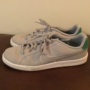 Nike men’s gray canvas sneakers
